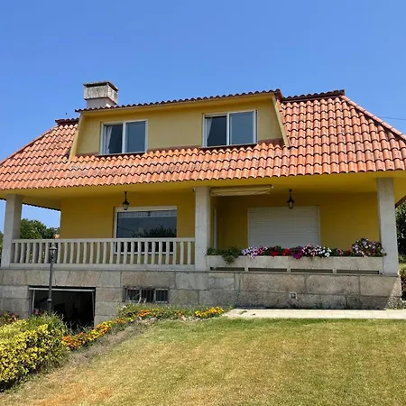Hébergement de vacances Casa chalet con jardín, a 5 min de Playa América