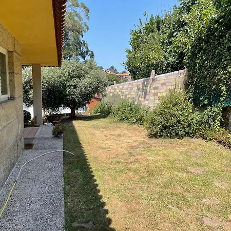 Casa chalet con jardín, a 5 min de Playa América Hébergement de vacances