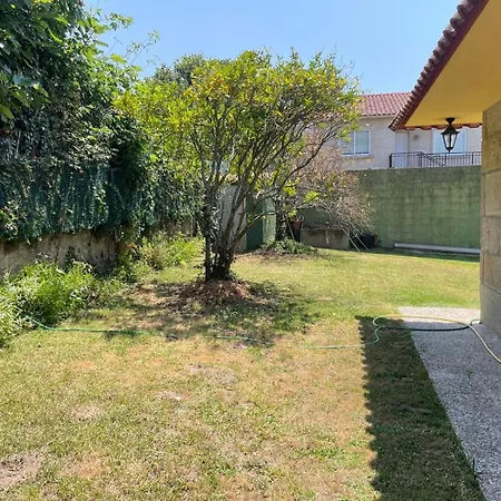 Casa chalet con jardín, a 5 min de Playa América Nigrán