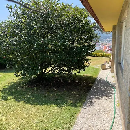 Casa chalet con jardín, a 5 min de Playa América Hébergement de vacances