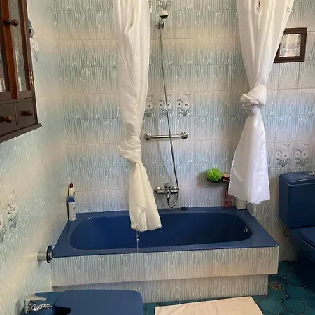Casa chalet con jardín, a 5 min de Playa América *